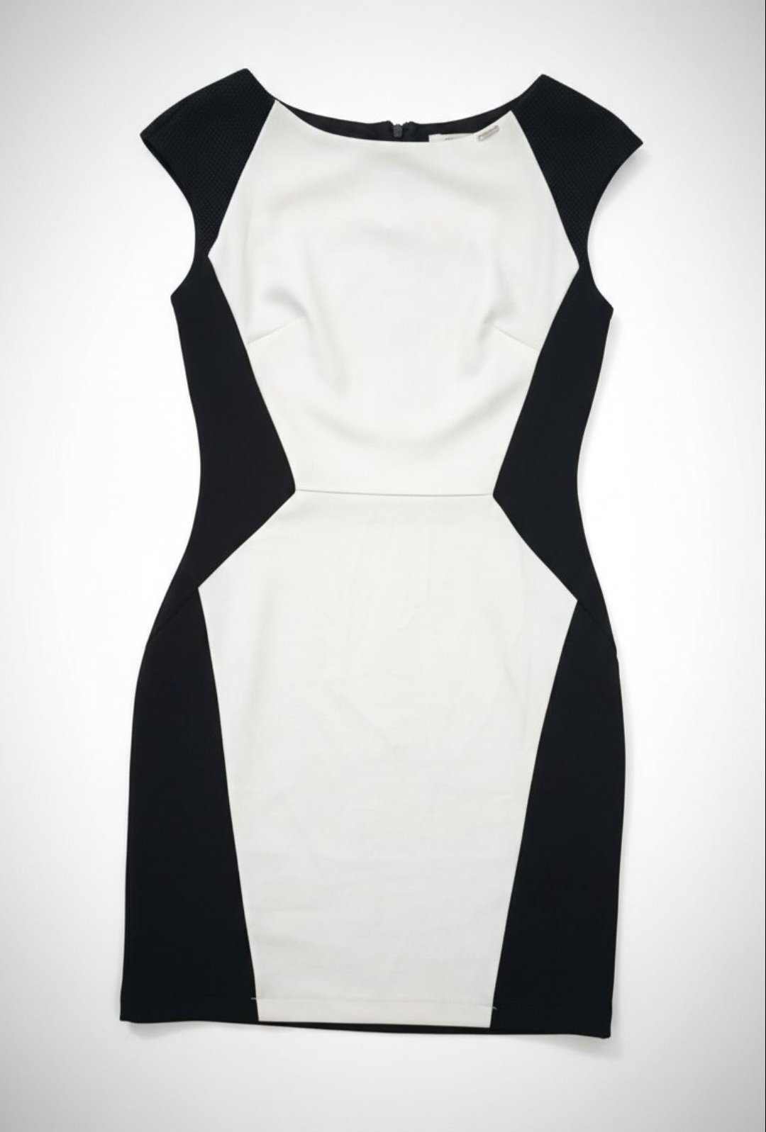 Robe noire et Blanc chez la marque NABILA