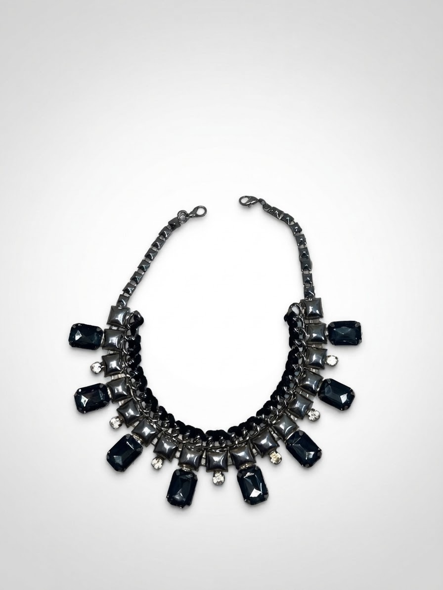 Un collier zara avec des perles