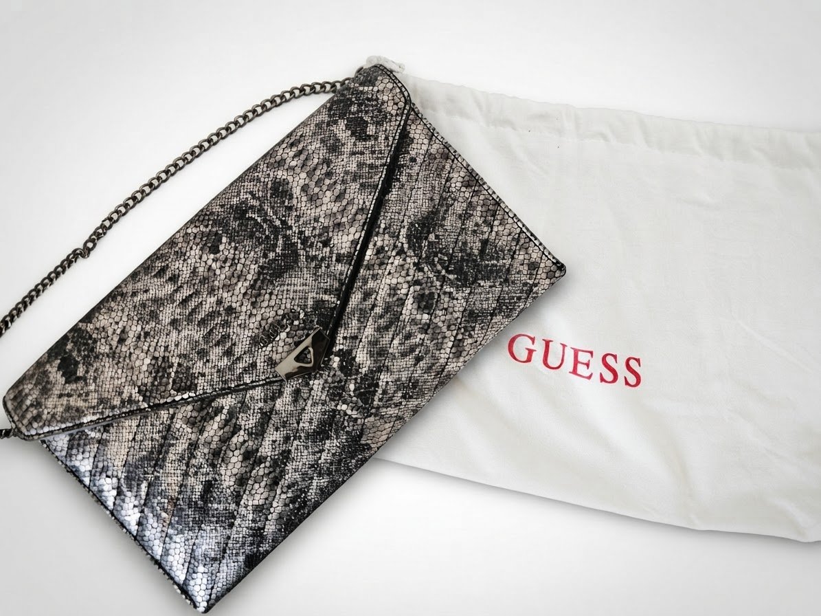 Sac Guess argenté effet serpent