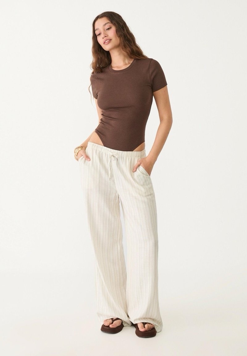 T-shirt marron basique