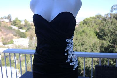 Robe noire ajustée