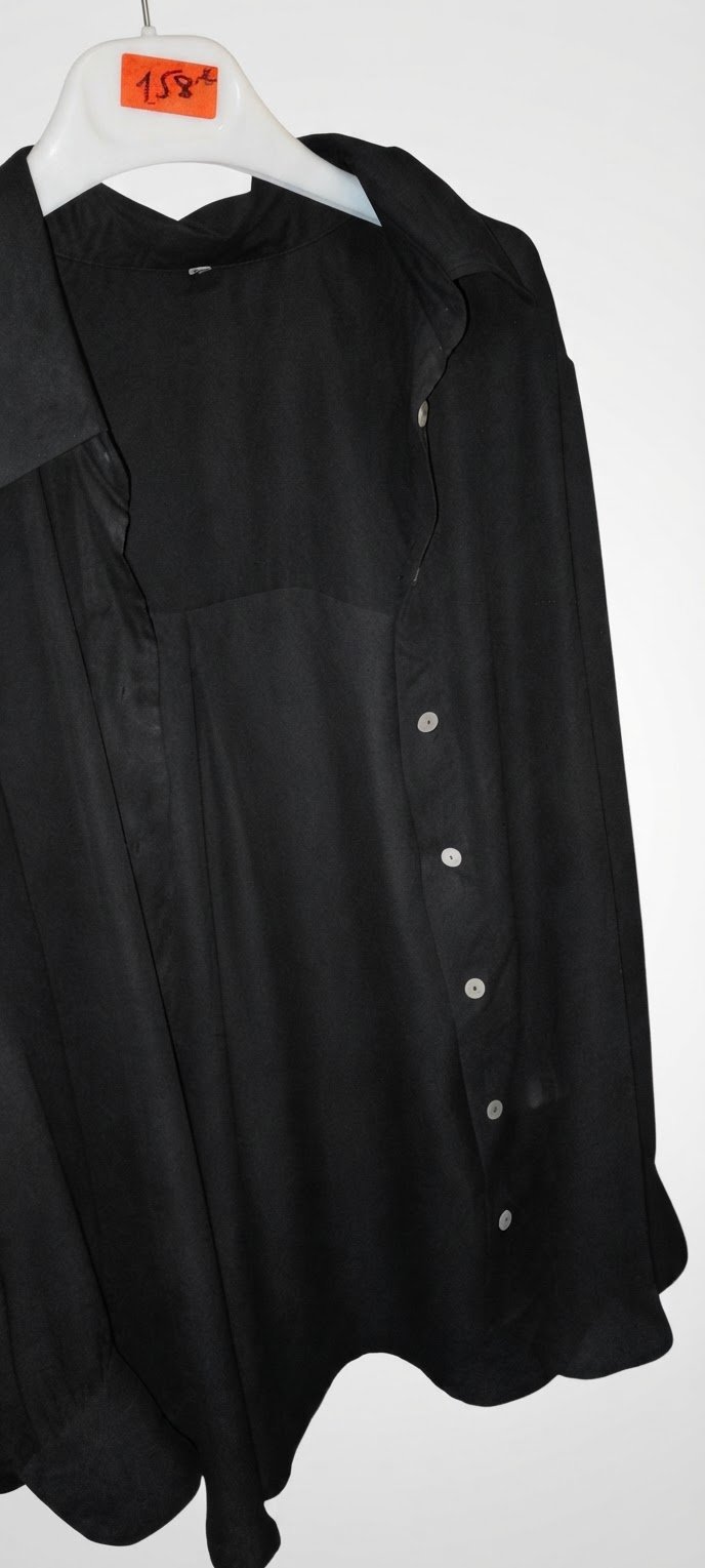 Chemise noire de femme 