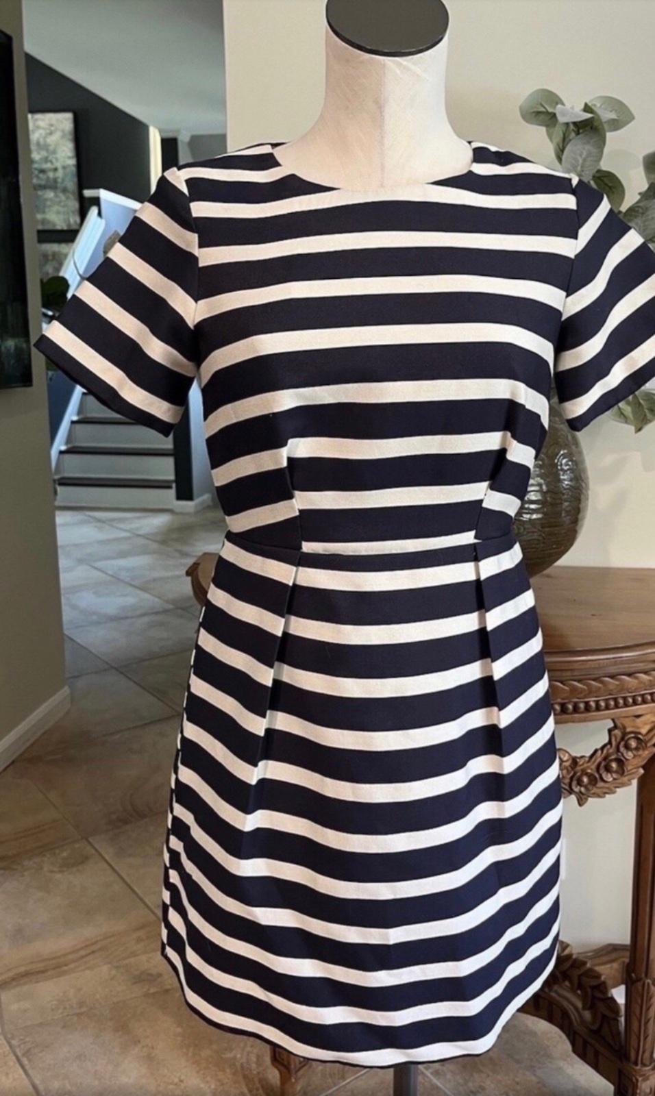 Robe H&M courte  bleu marine et blanc 