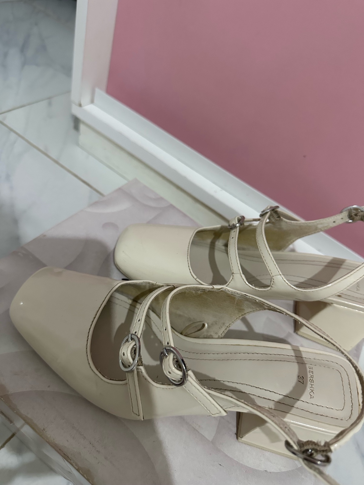 Sandale beige vernis 