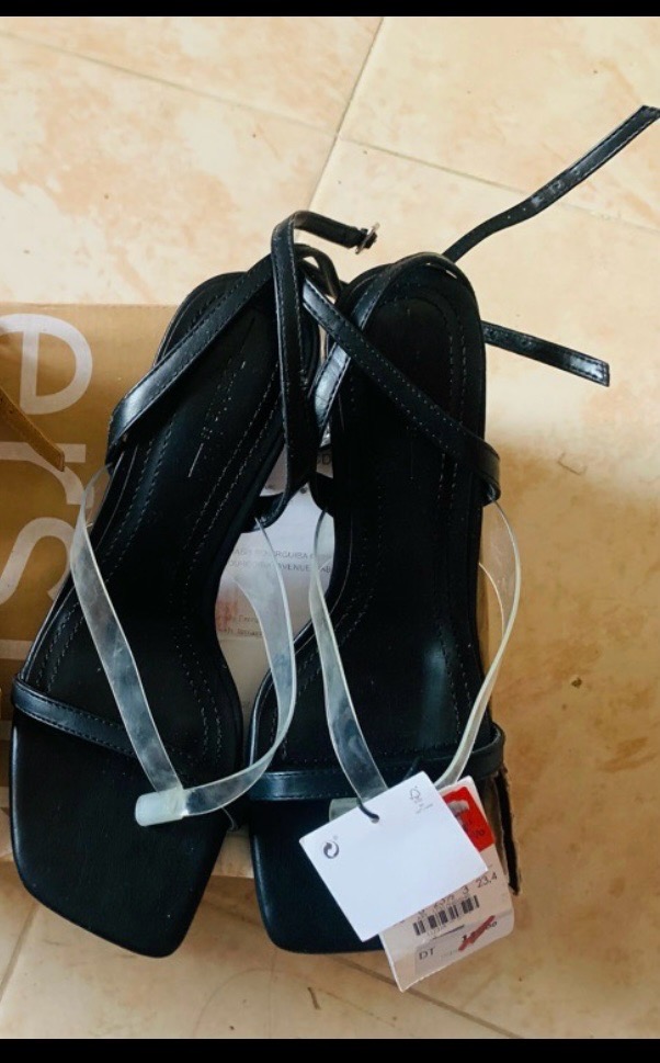 Sandale BRSHKA noir avec semelle transparente 