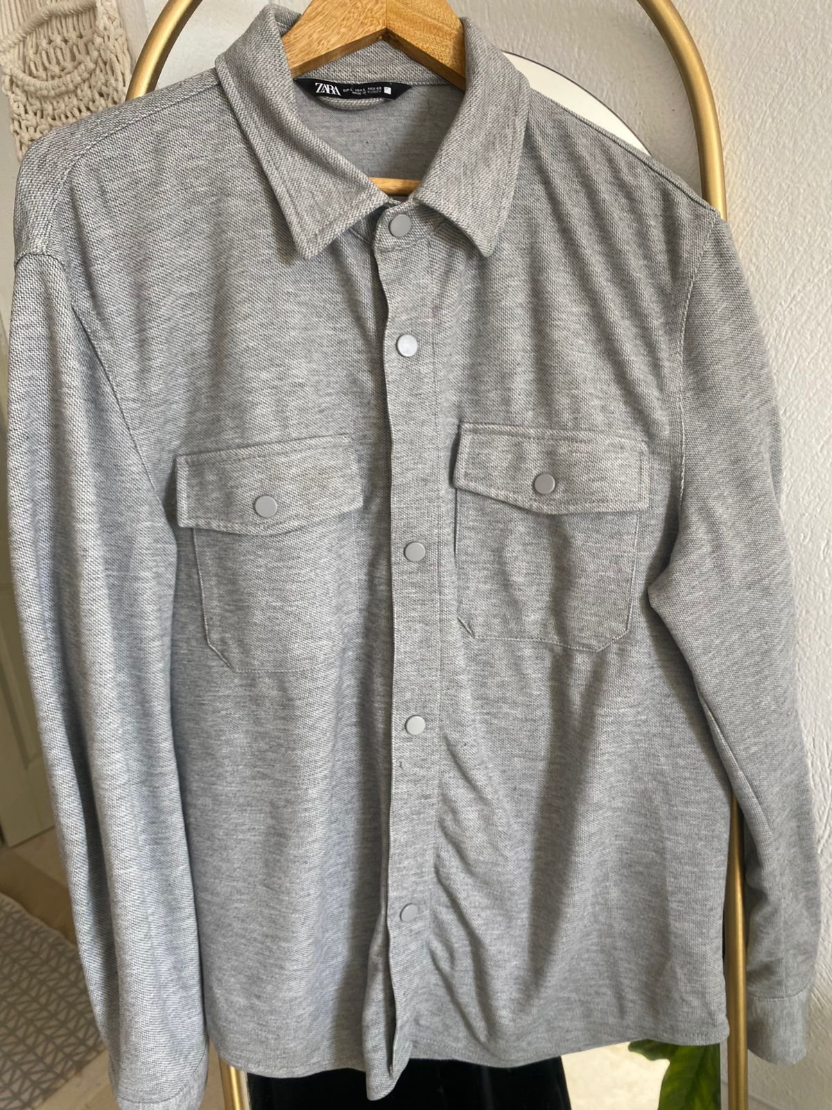 Chemise zara pour homme de la marque zara en bonne état et sans défaut 