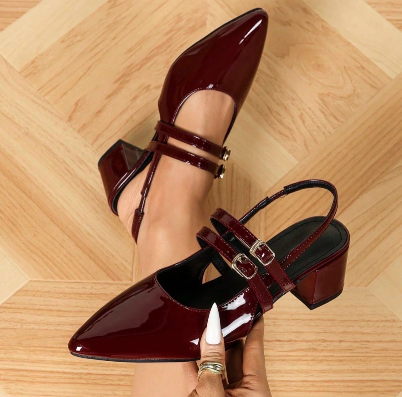 Escarpins bordeaux vernis à brides – T38