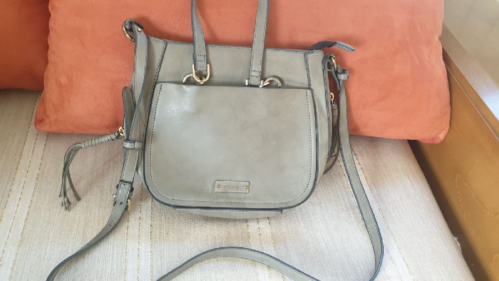 sac parfois en très bon etat couleur gris