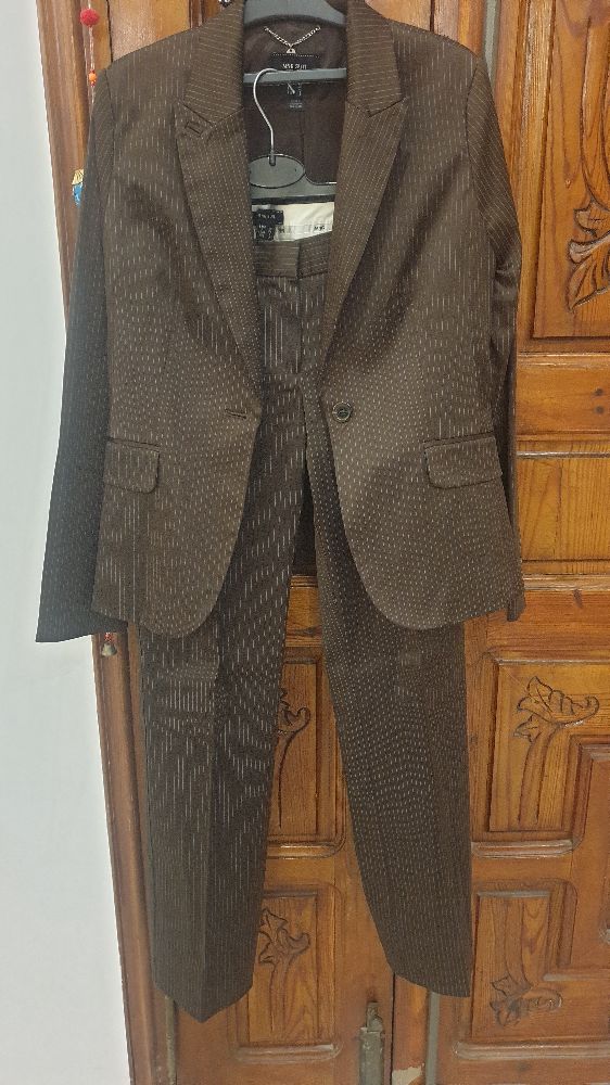 Tailleur mango etat neuf
