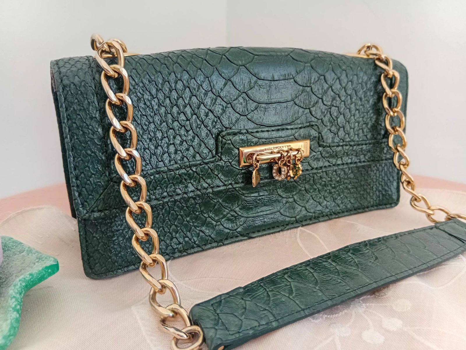 Petit sac. A main en vrai cuir