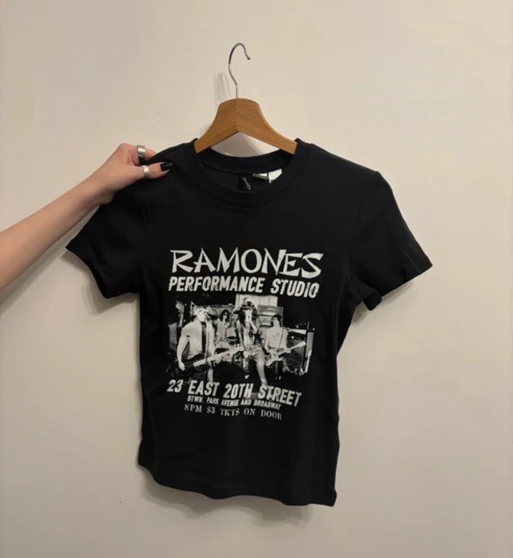 Baby Tee / Top Ramones – H&M Divided