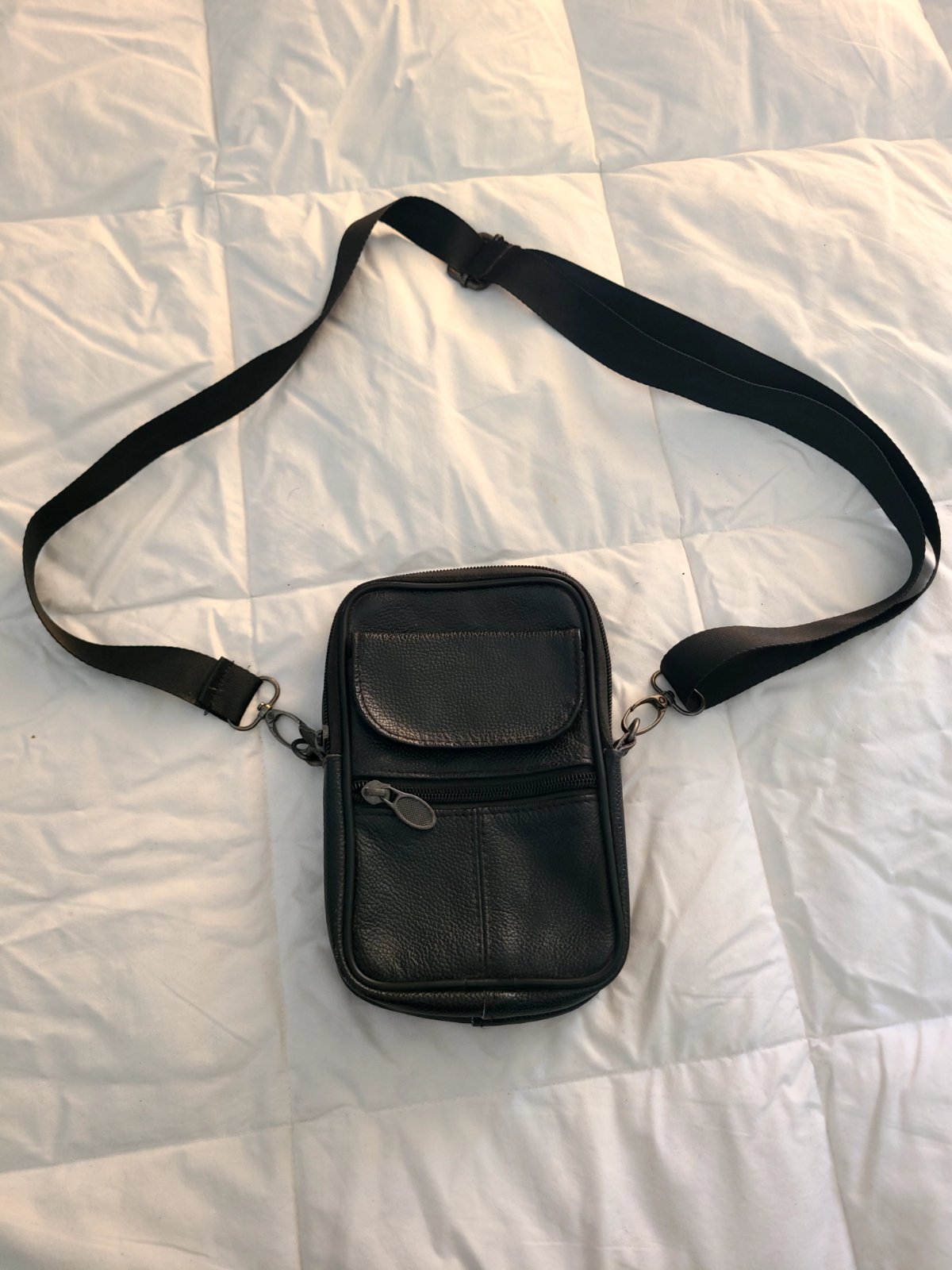Sacoche Bandoulière en Cuir Noir (Multi-Poches)