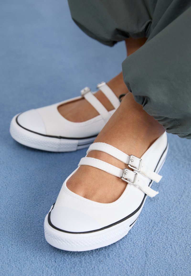Converse Chuck Taylor All Star Dainty Mary Jane