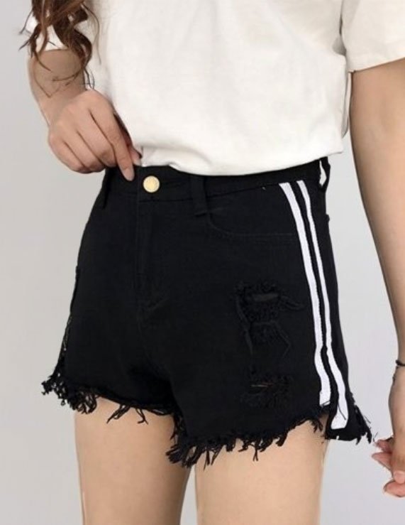 Short en jean noir avec bandes blanches