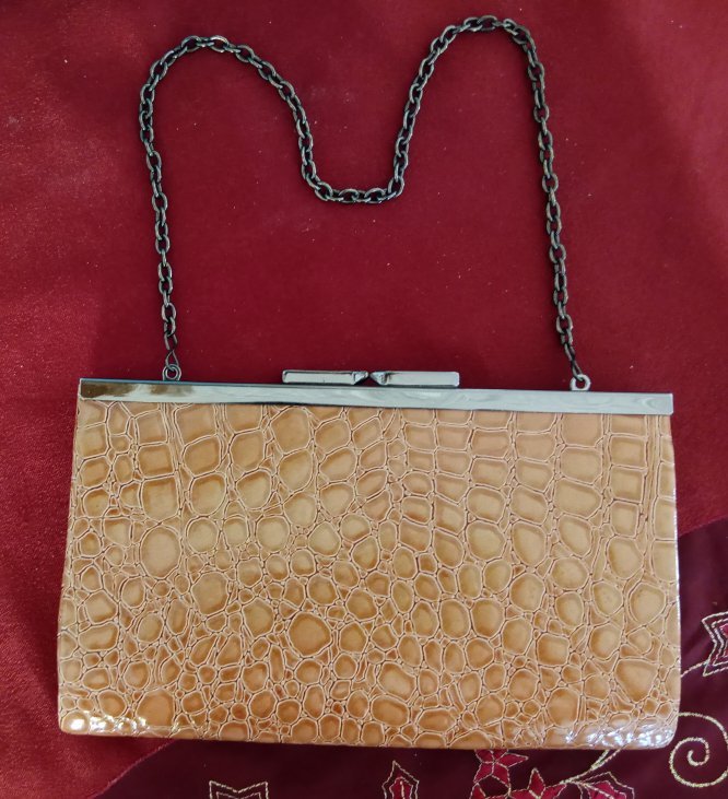 Sac de soirée effet crocodile 