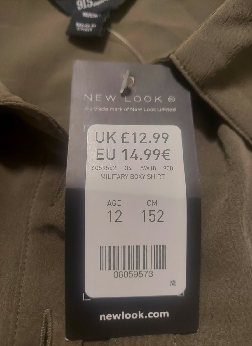 Une chemise courte 
