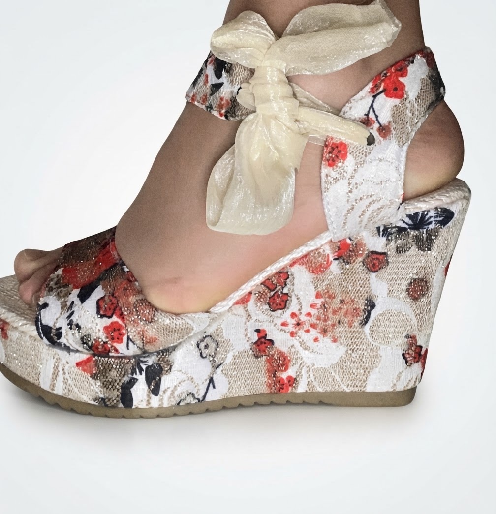 Sandales compensées à motifs fleurs / Hello Kitty⁠