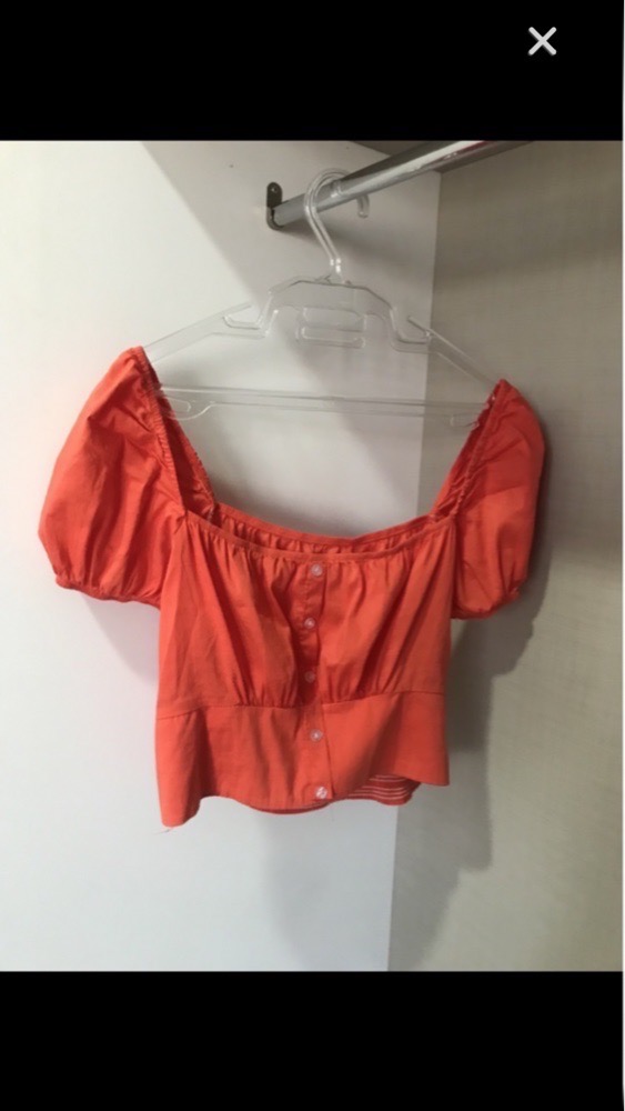 haut en rouge élégant