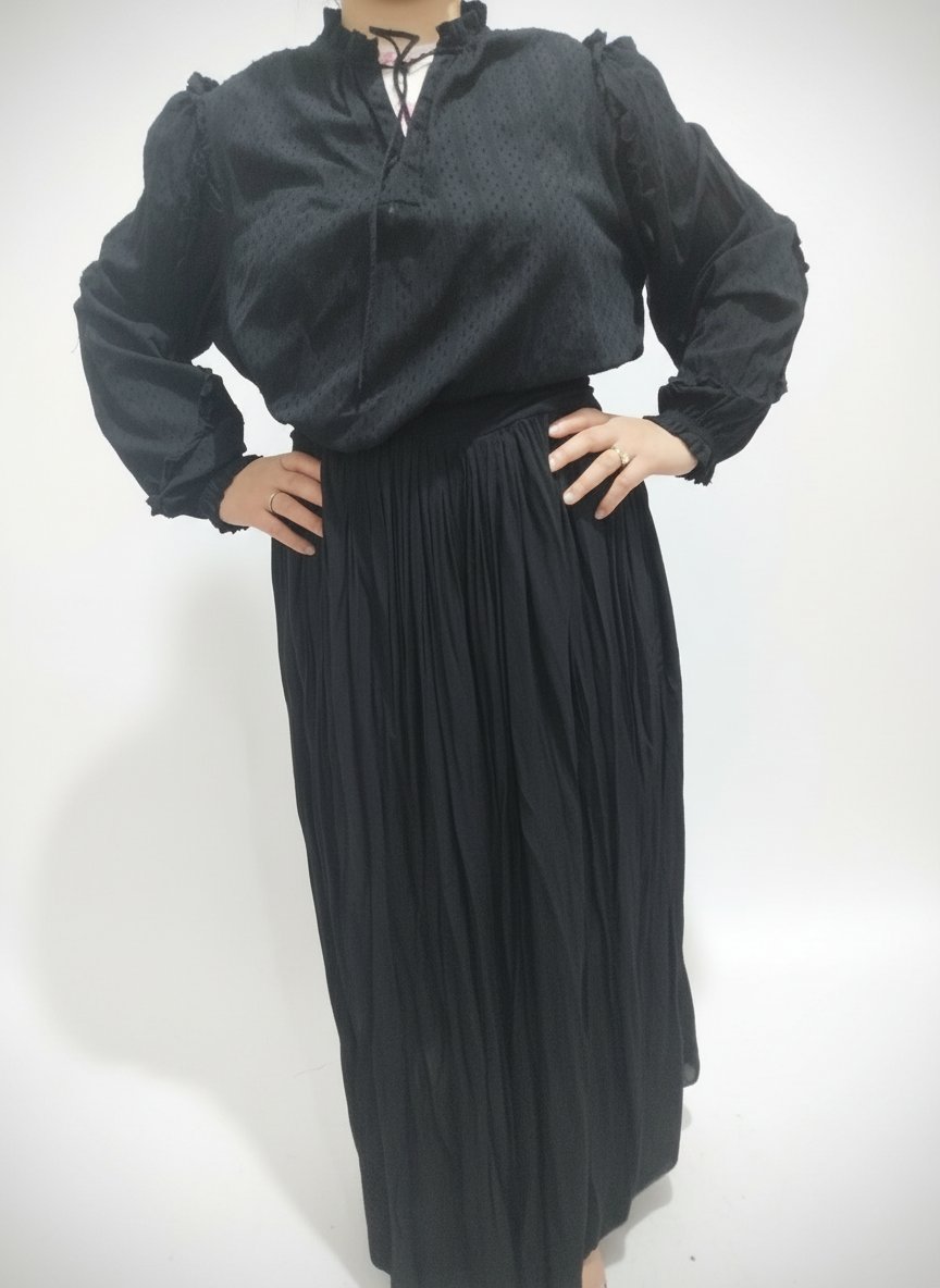 Chemise noir et jupe noir
