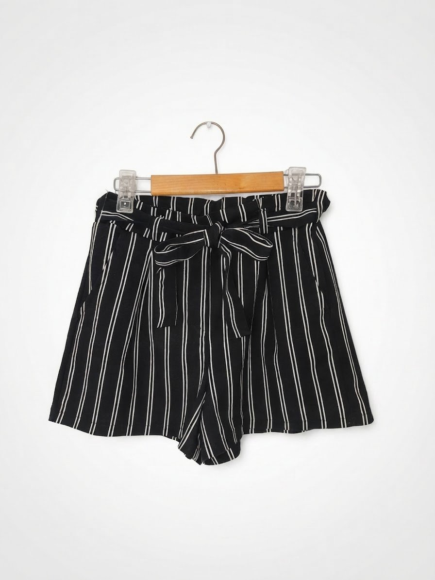 Short noir raillé 