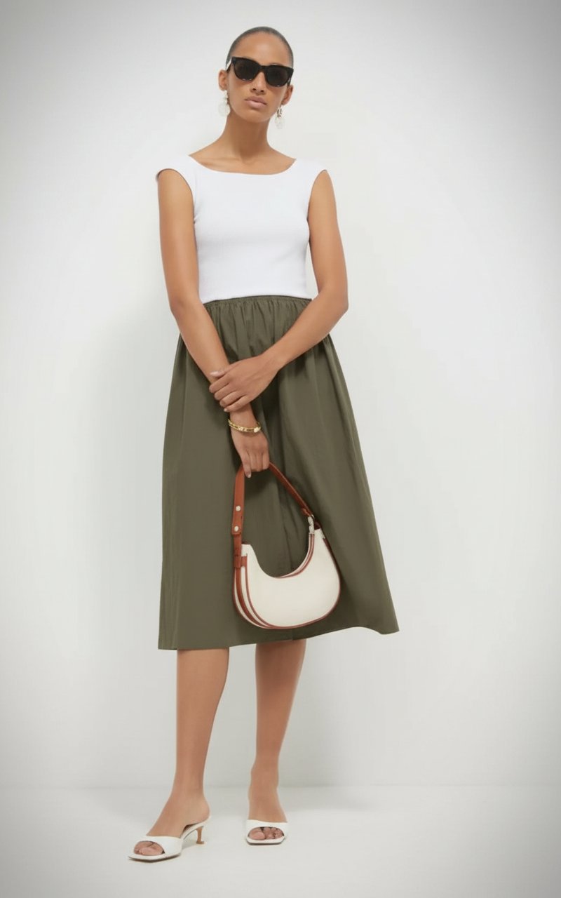 Robe blanche et vert militaire 