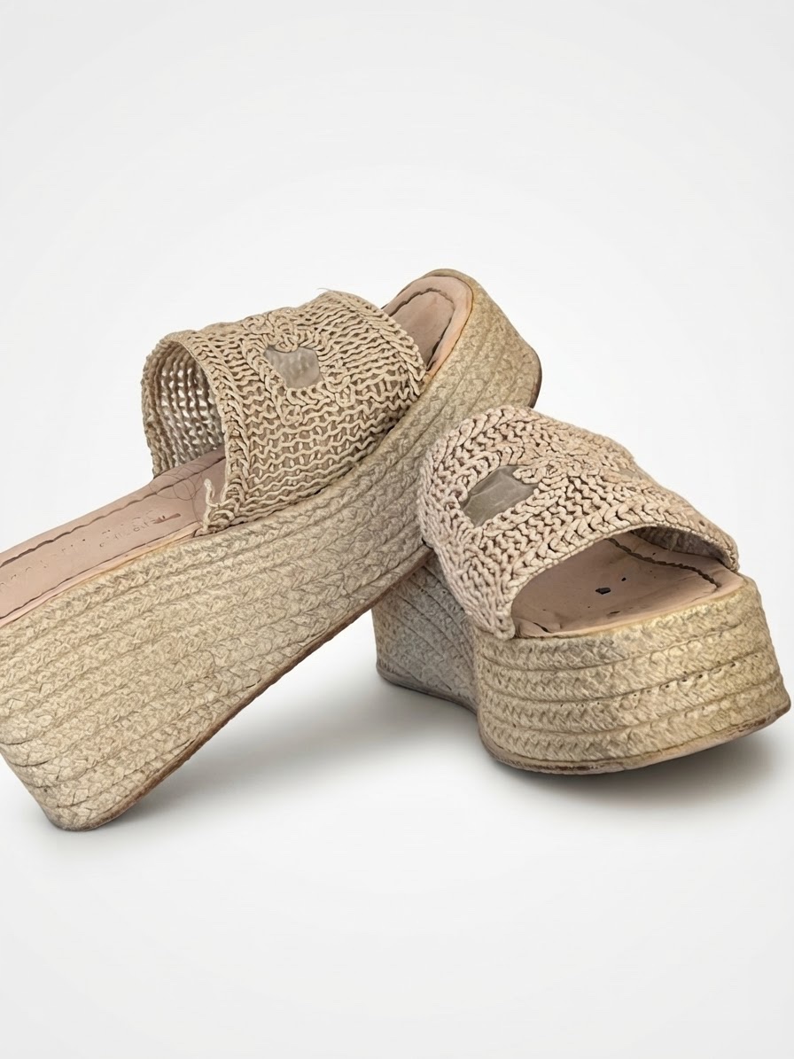 Jolies claquettes talon haute 