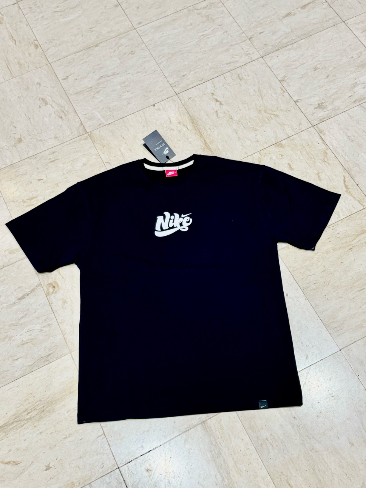 Pull Nike Noir et Beige