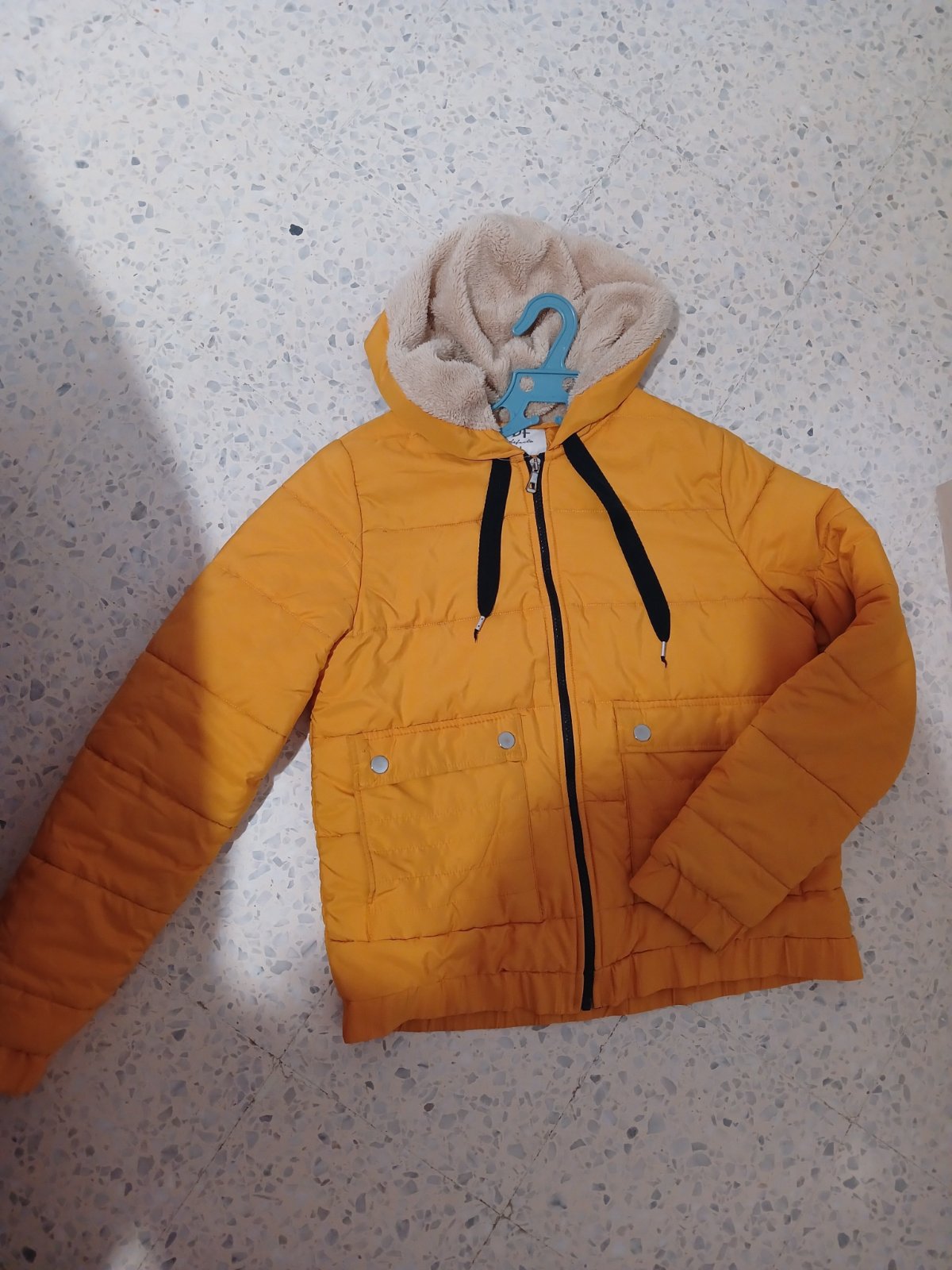 Manteau couleur moutarde 