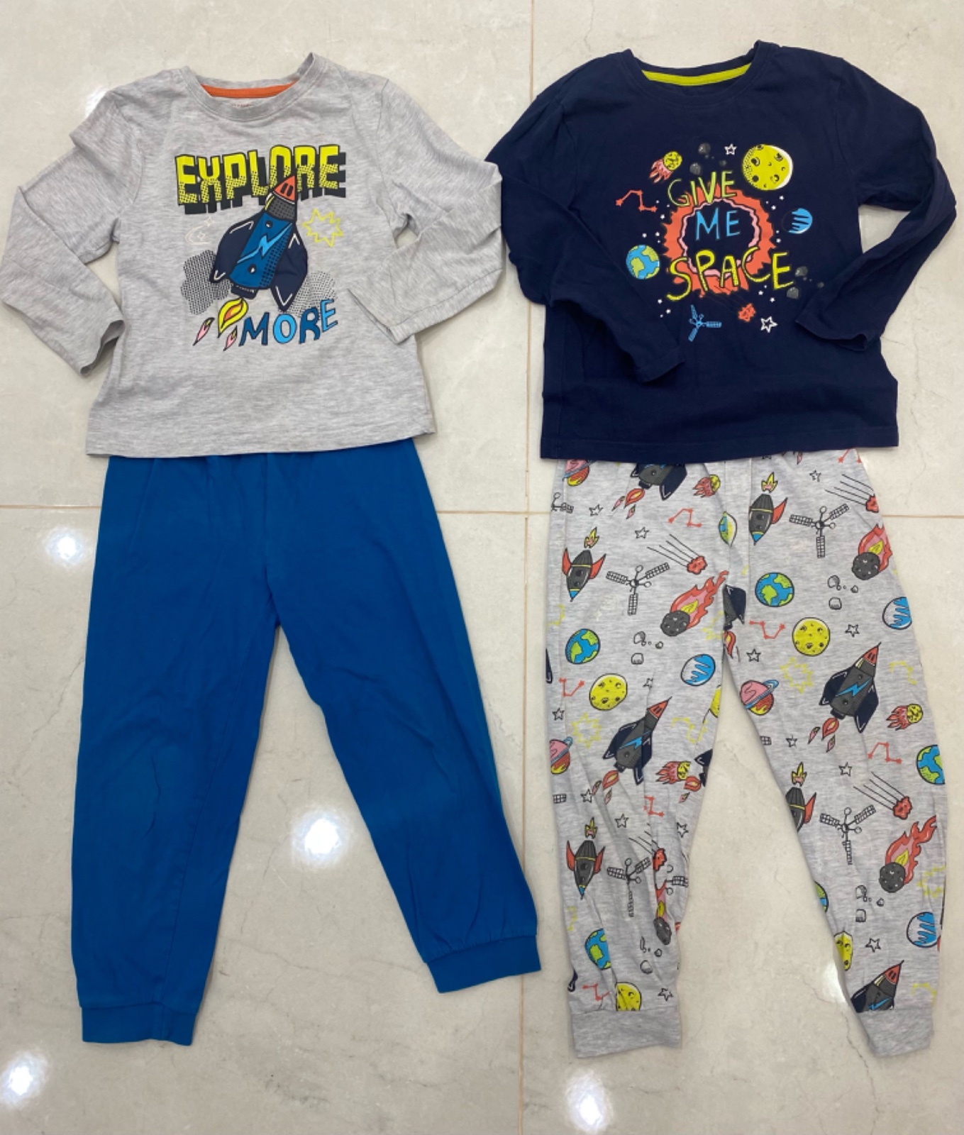 2 pyjamas Primark 5-6 ans 