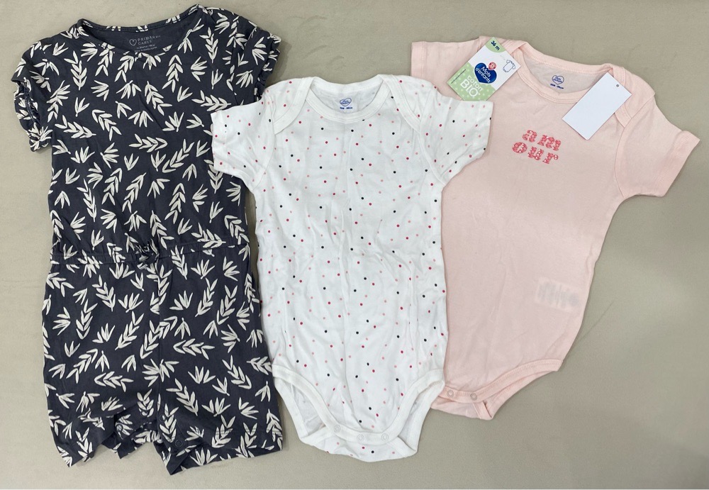 Combinaison bébé et 2 bodies 2-3 ans 