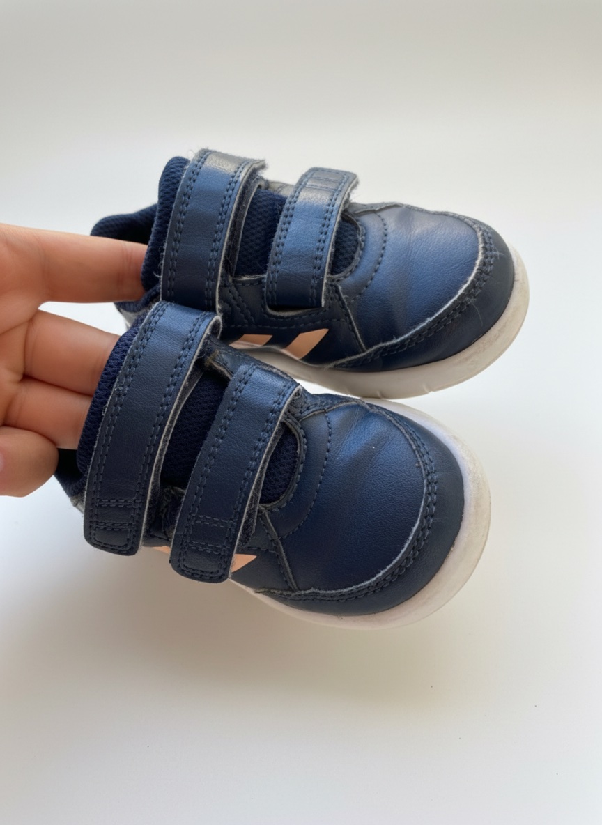 Baskets bleu