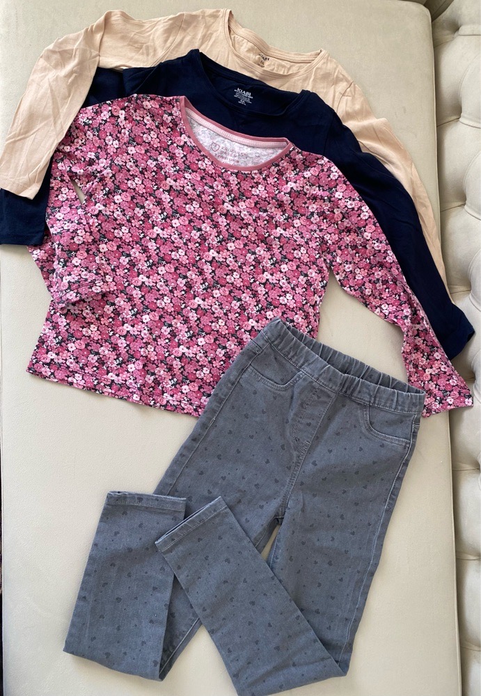Lot 1 pantalon et 3 T-Shirts 7-8 ans