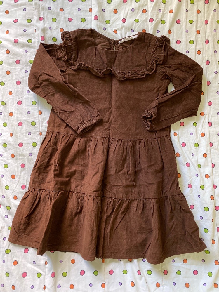 Robe marron en velours côtelé
