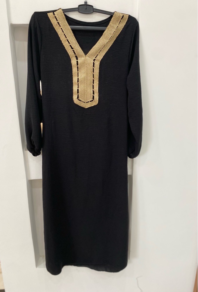 PROMO ABAYA noire décolleté V broderie dorée 3andi 3 pour AGES: 4- 10 et 12 ans