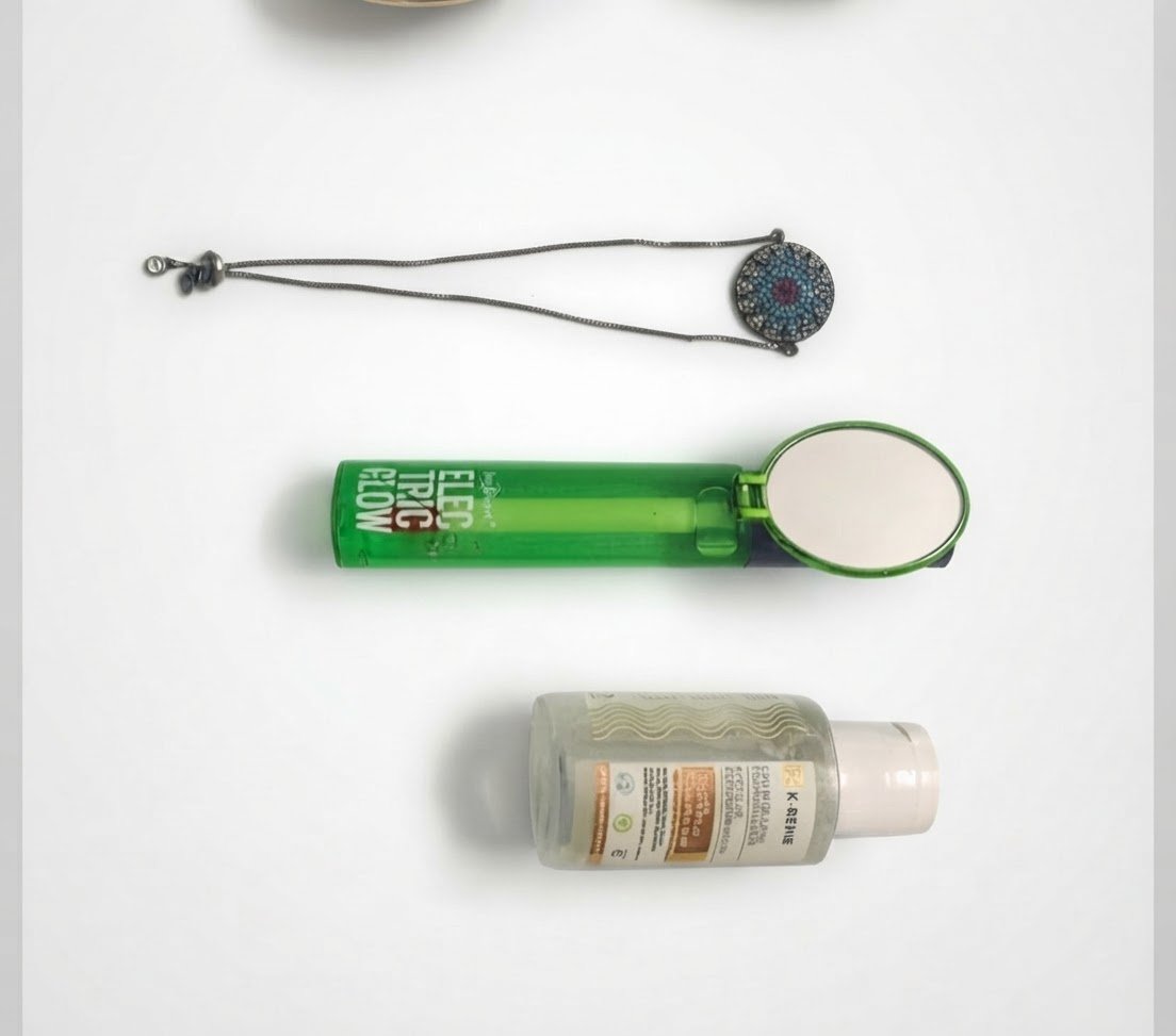 Lot démaquillant jamais utilisé ++bracelet+gloss magique neuf jamais utilisé 