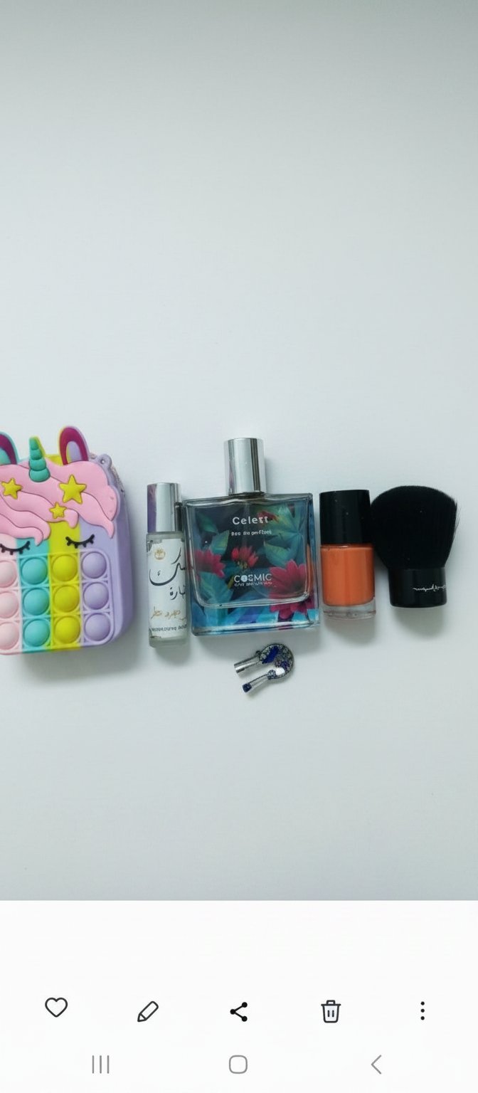 Parfum de la marque tunisiennes cosmic (le reste 25 ml )avec des verni mini pince cheveux ,un petit porte monny, et misk tahara min raboucha peu utiliser, pinceau de maquillage 