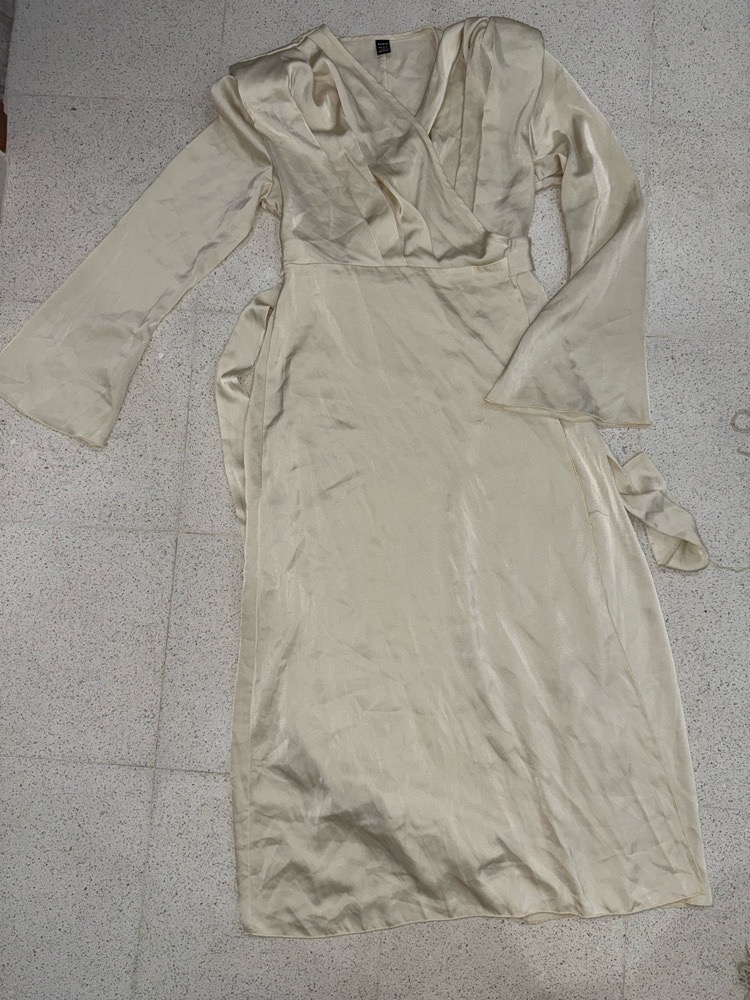 Robe porte feuille satinee