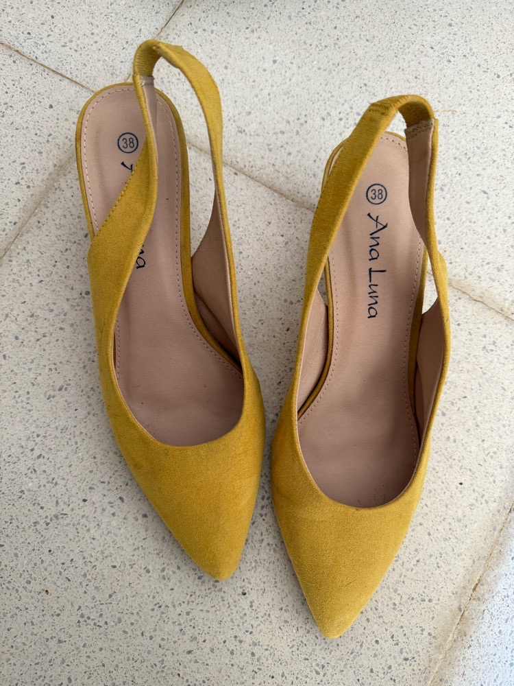 Escarpin jaune tres a la mode