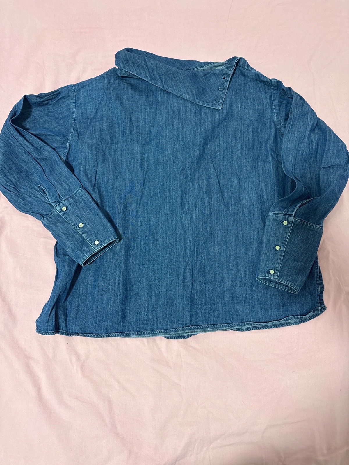 Chemise djean trés tendance MANGO