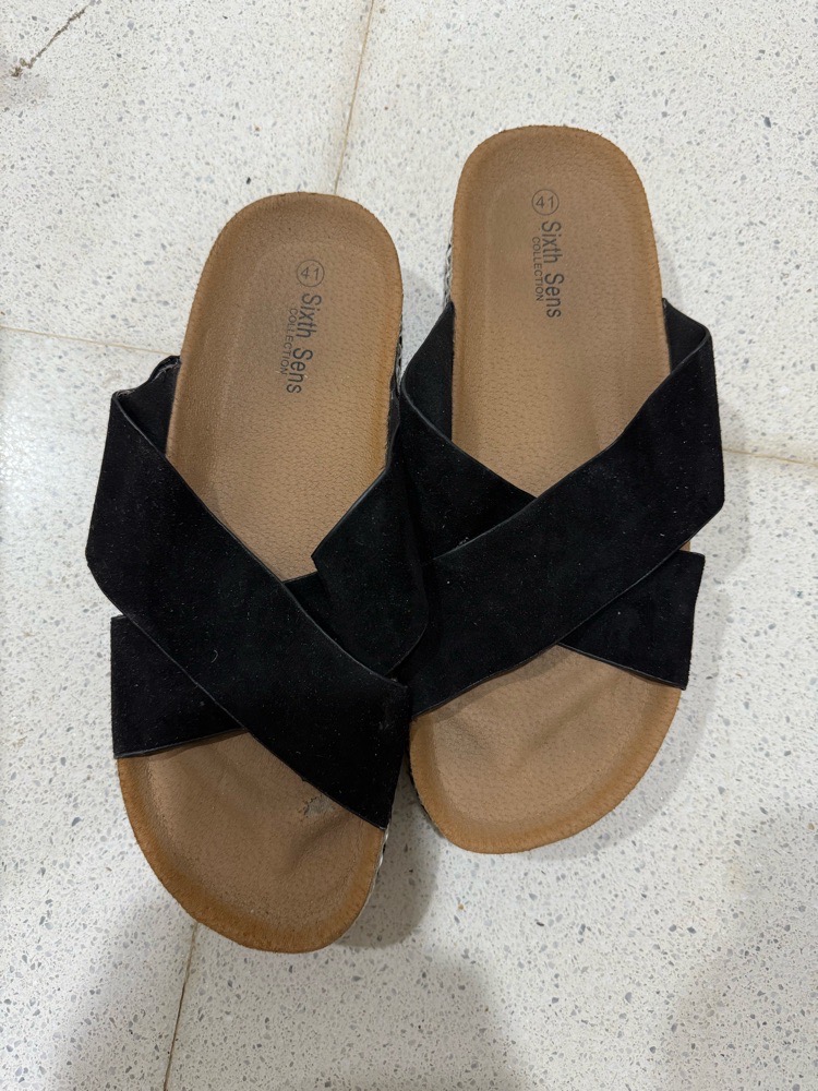 Claquette noire tres confortable 