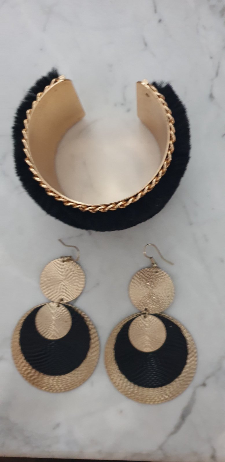 Bracelet et boucles d'oreilles 