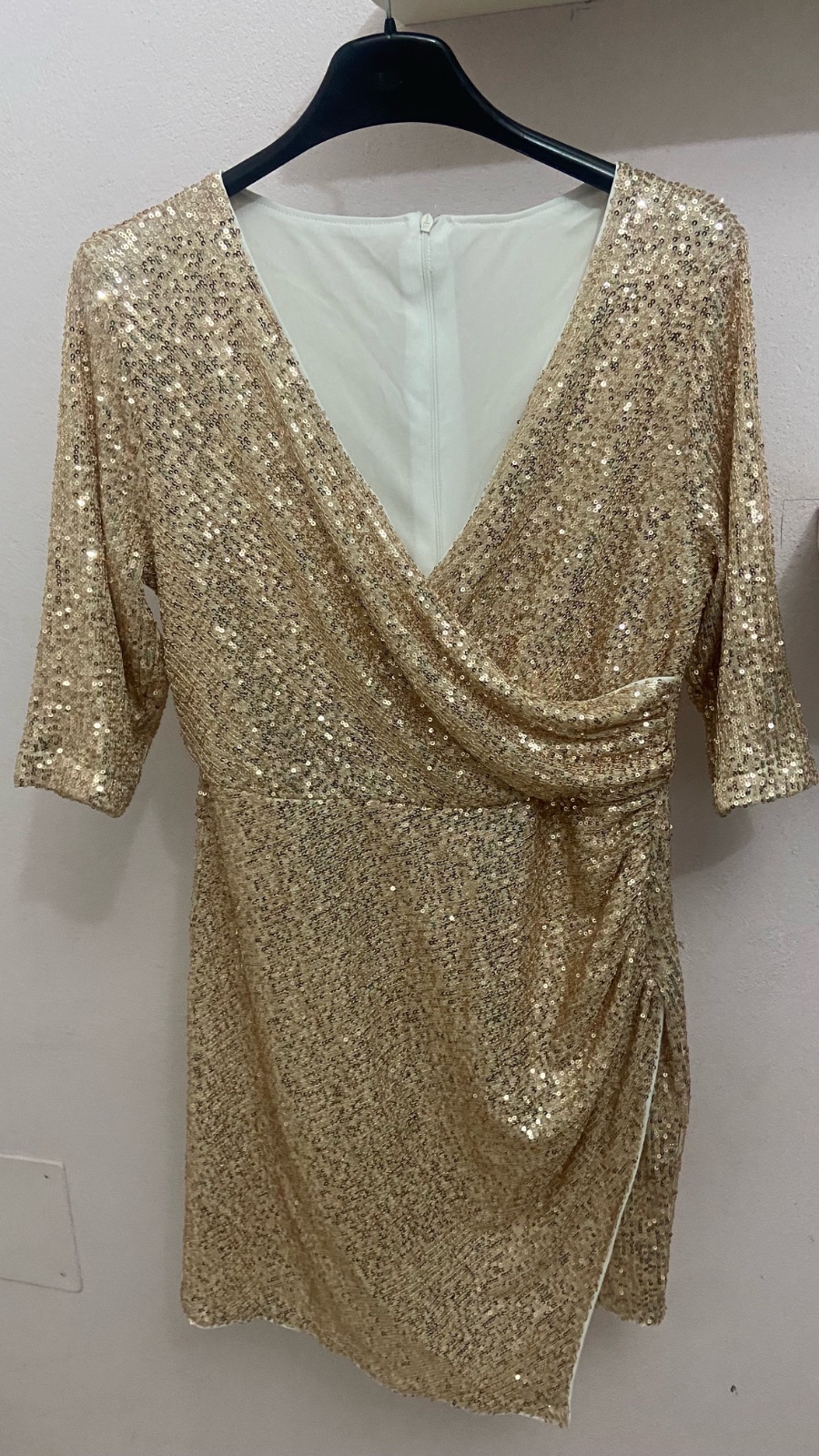 Robe en sequin doré