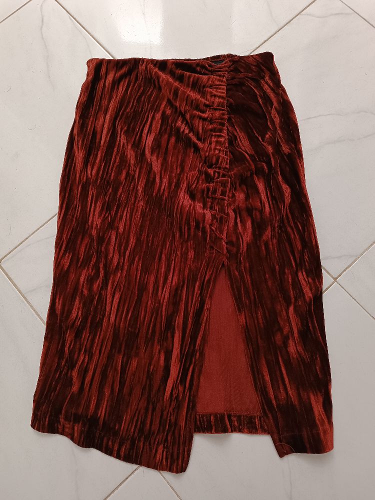 jupe Zara avec fente +chemise satin cadeau 