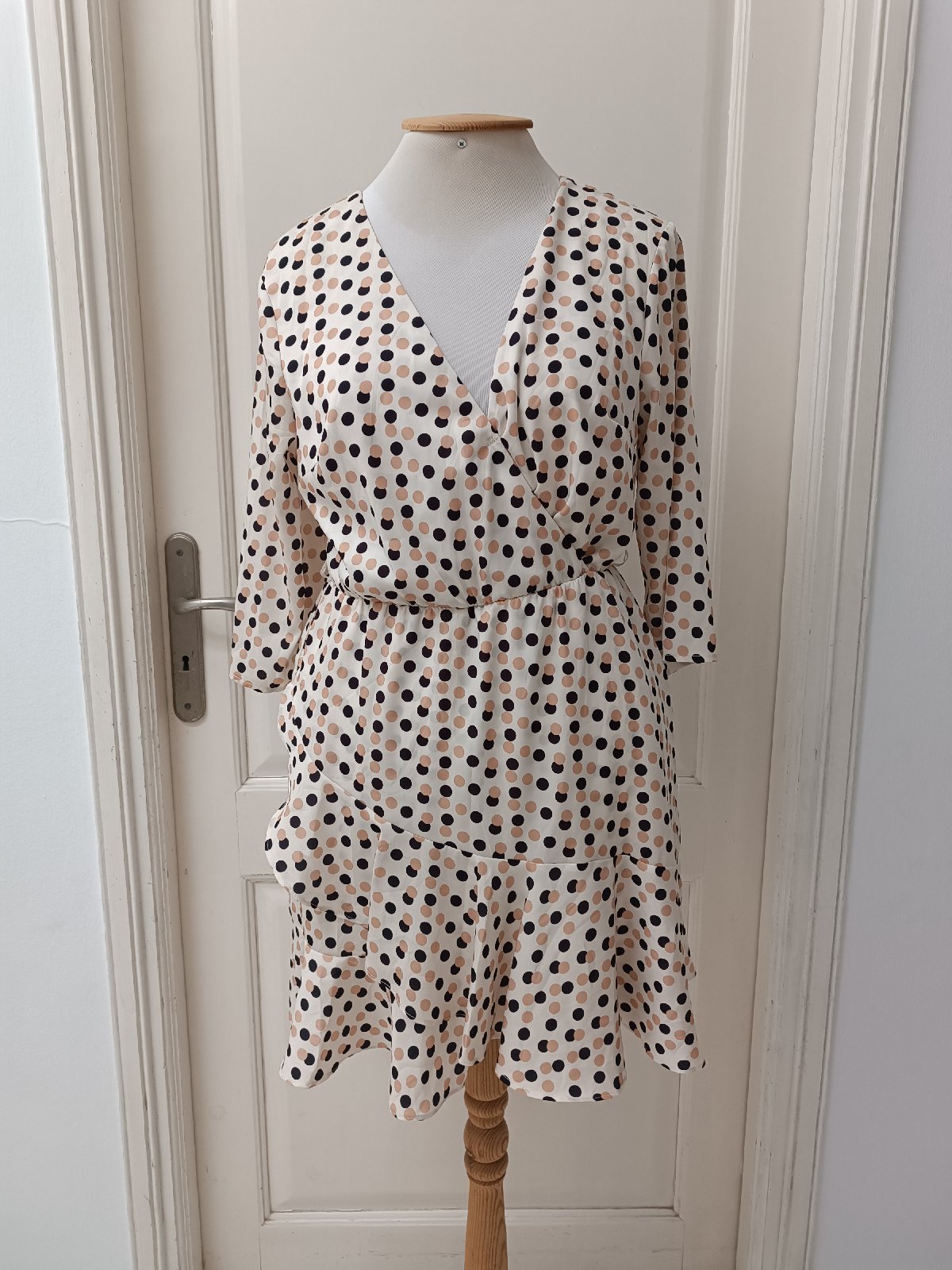 Robe courte à petit pois 