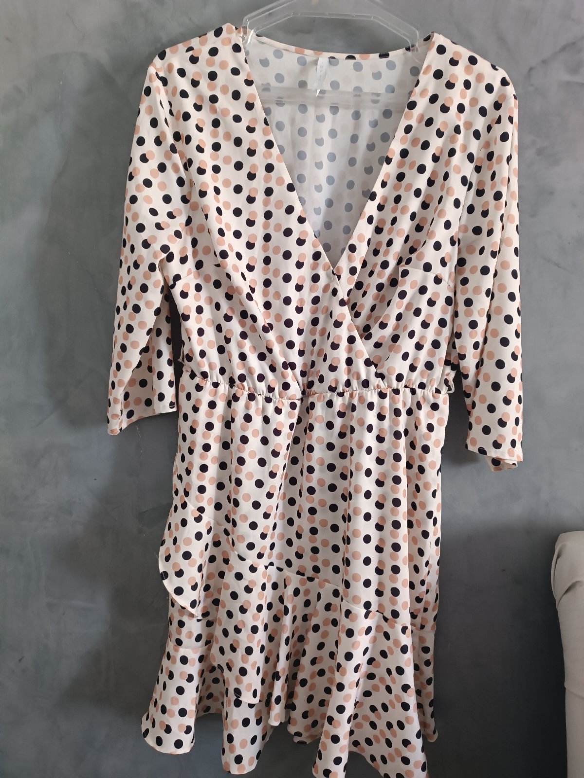 Robe à pois noirs et beige 