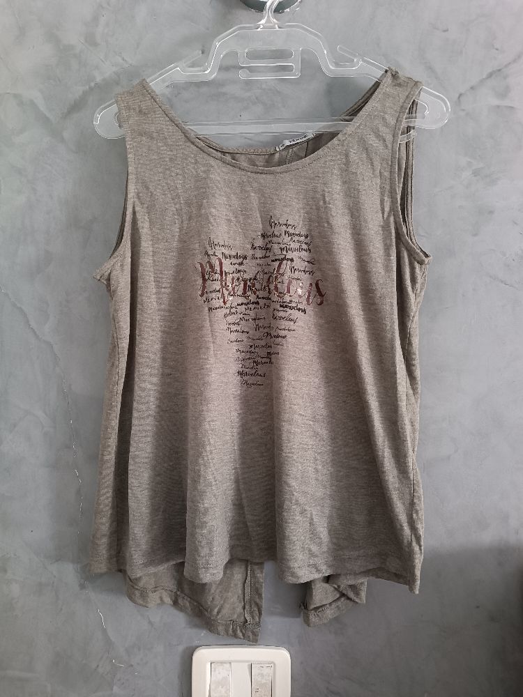 t- shirt sans manches 