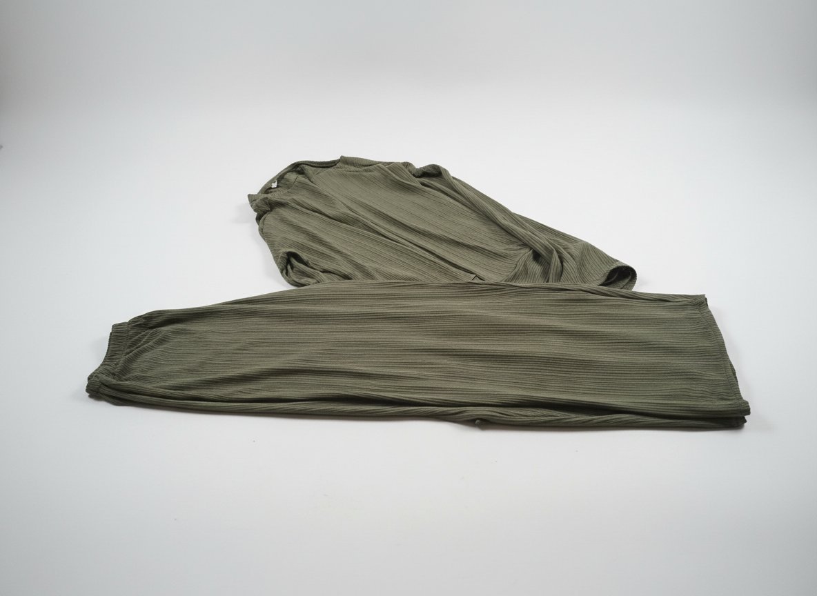 Pantalon et chemises verts adaptés aux filles voilées taille 38 