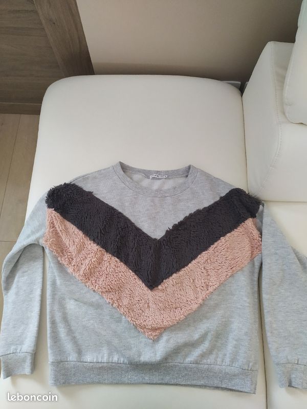 Superbe pull courte fourrure ...... j'accepte la négociation 