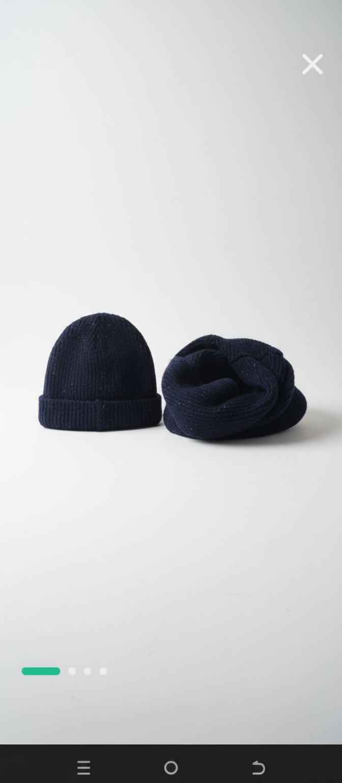 Une bonnet et un tour de coup pour femme avec leurs sac 