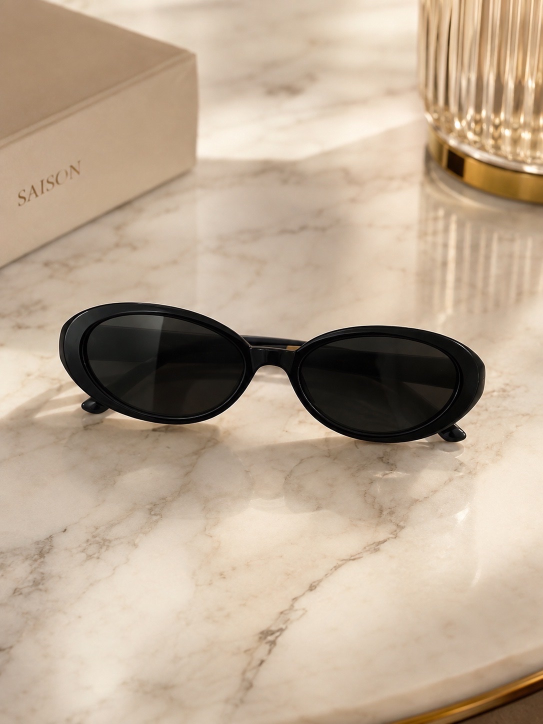 Lunettes de soleil ovales noires